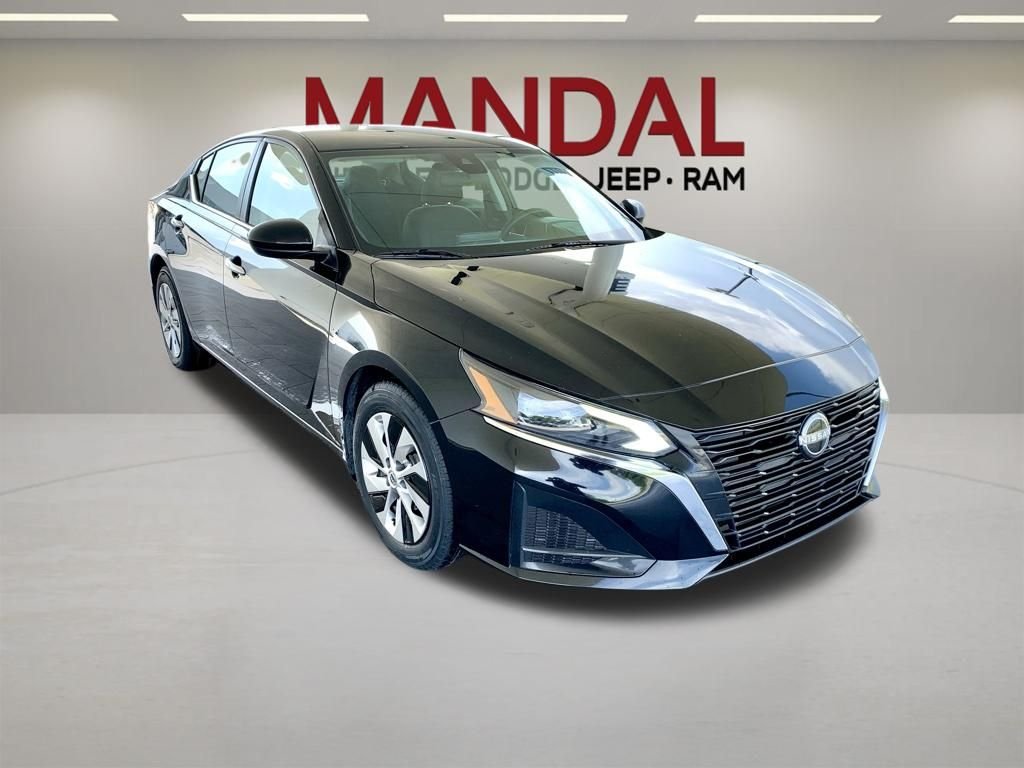 Used 2023 Black Nissan 2.5 S image 4