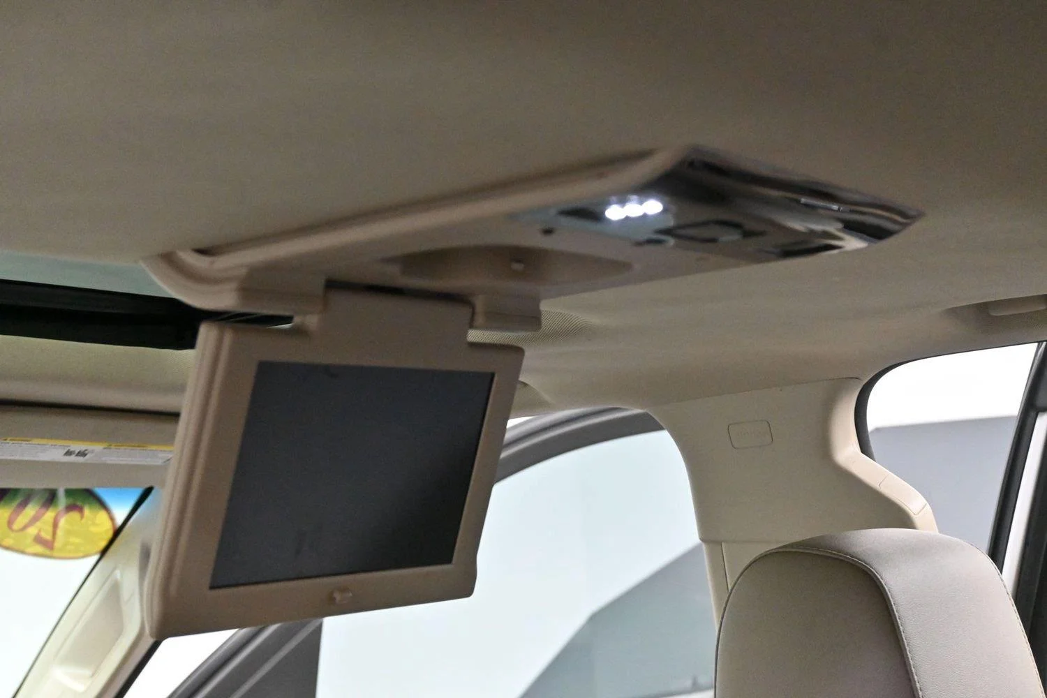 Used 2018 Summit White Chevrolet Premier image 35