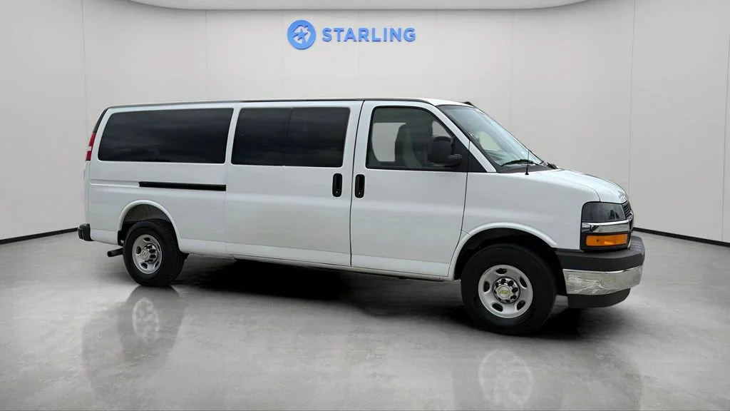 Used 2025 Summit White Chevrolet 1LT image 12