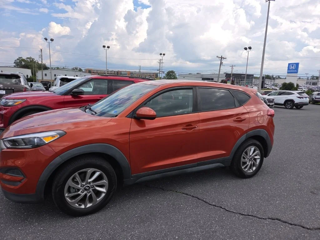 Used 2017 Orange Hyundai SE image 12