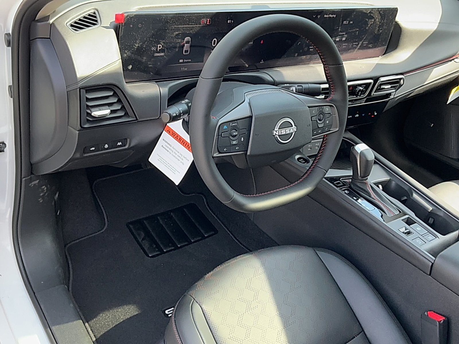 New 2026 Aspen White Tricoat/Super Black Nissan SR image 8