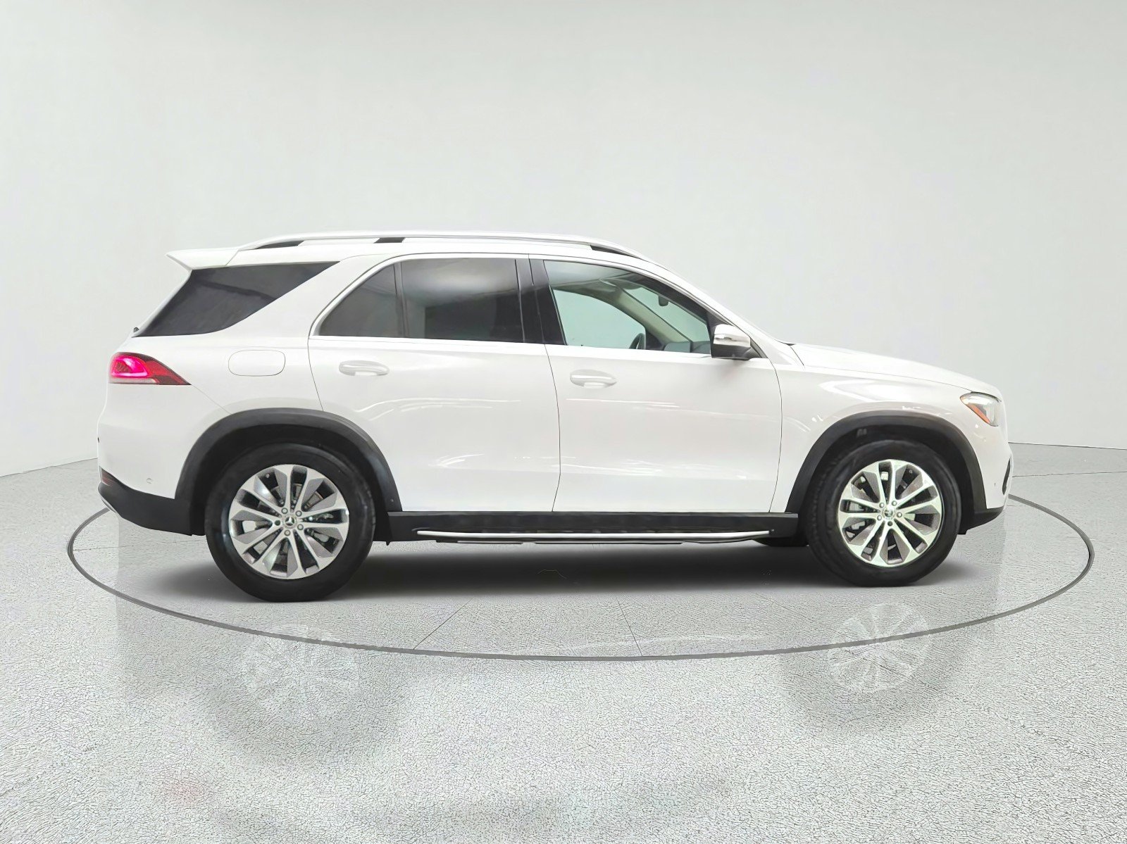 Used 2022 Polar White Mercedes-Benz GLE 350 4MATIC® SUV image 4