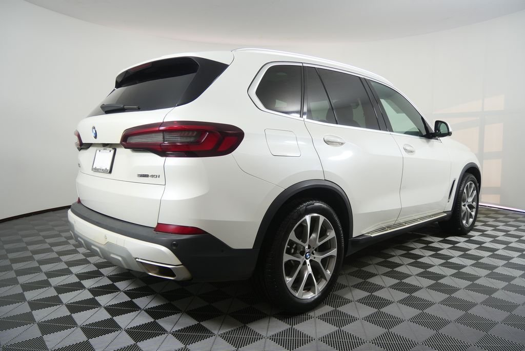 Used 2023 Mineral White Metallic BMW sDrive40i image 3