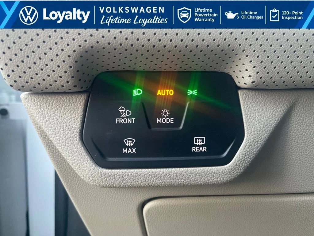 Used 2026 White/off-white Volkswagen SE image 21