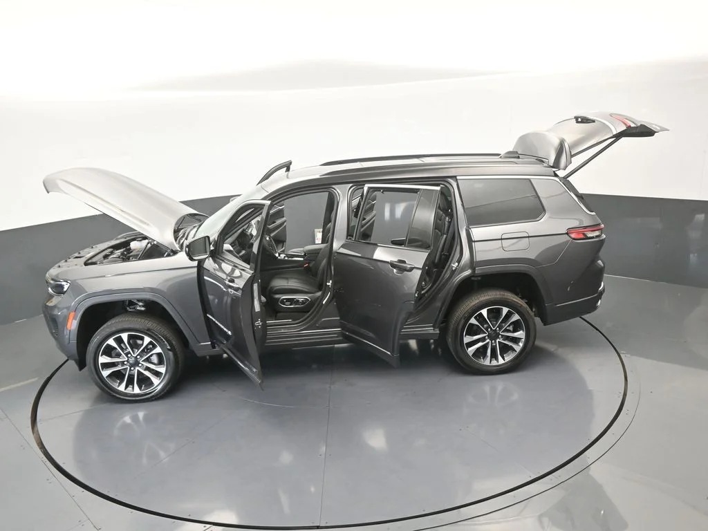 Used 2024 Baltic Gray Metallic Clearcoat Jeep Overland image 70