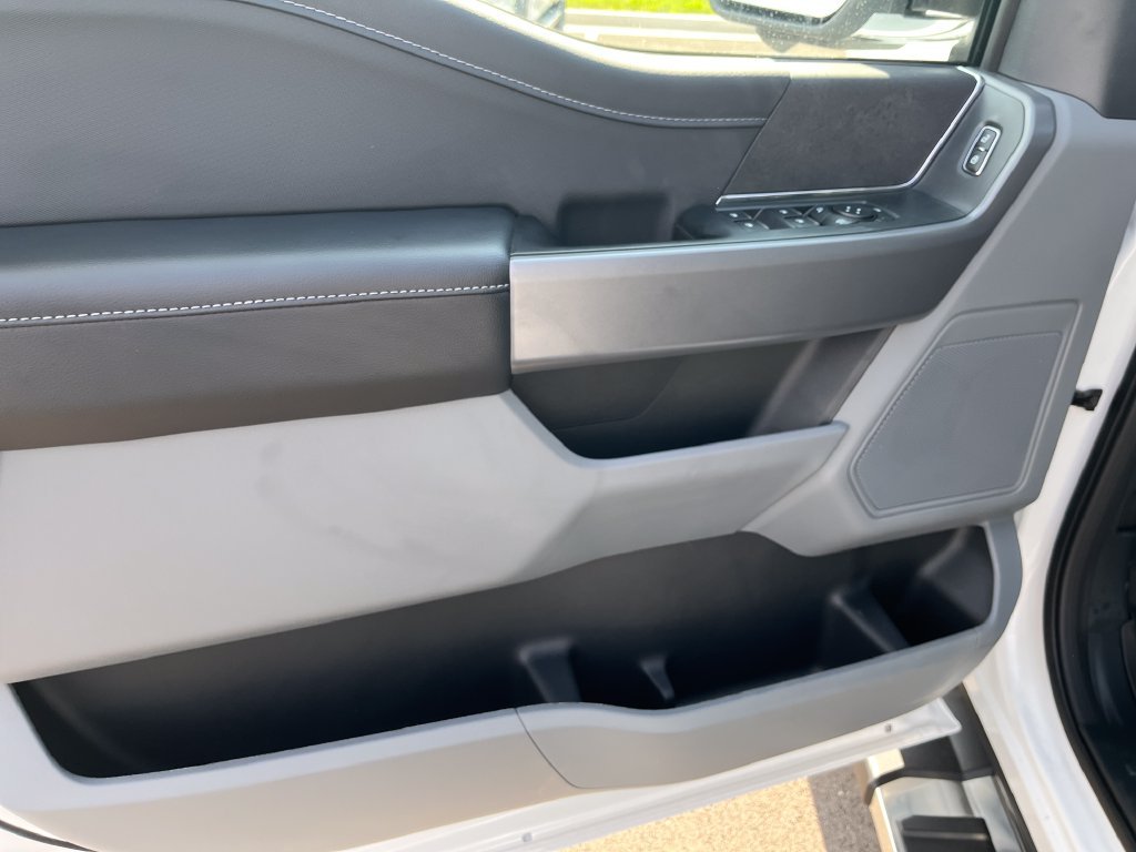 New 2026 Oxford White Ford XLT image 12