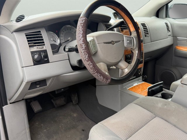 Used 2007 Silver Chrysler Limited image 10