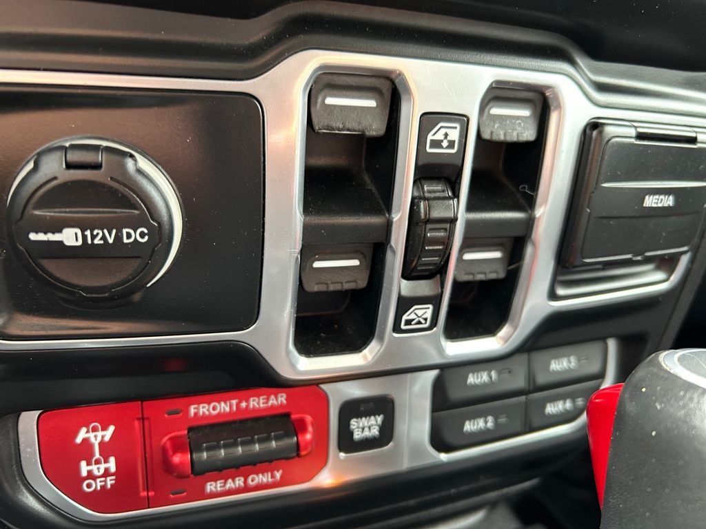 Used 2018 White Jeep Unlimited Rubicon image 29