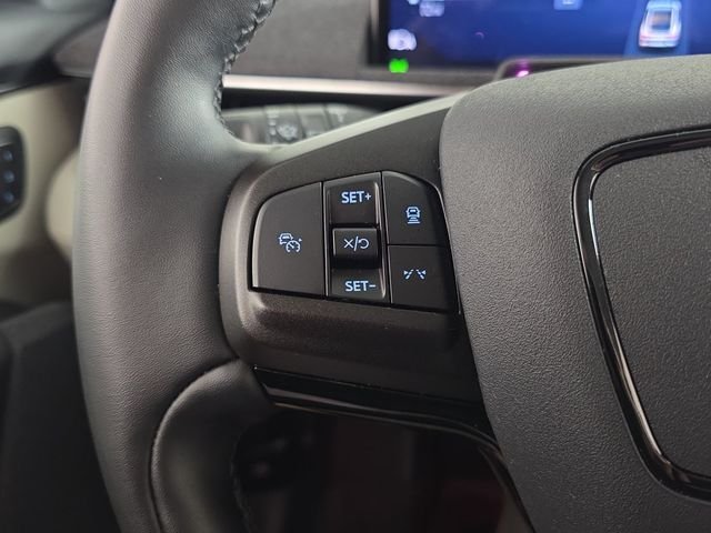 Used 2025 White Metallic Ford Premium image 15