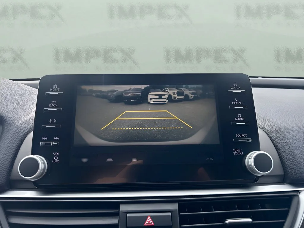 Used 2019 Silver Honda EX-L image 19
