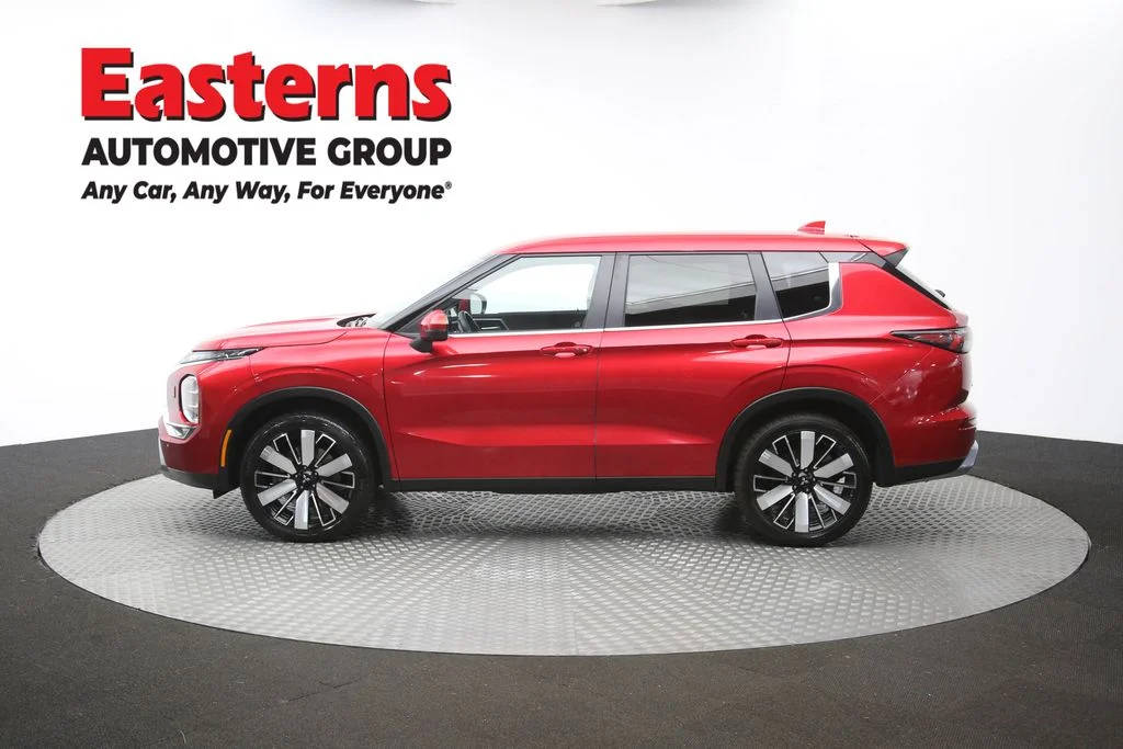 Used 2025 Red Mitsubishi SE image 61