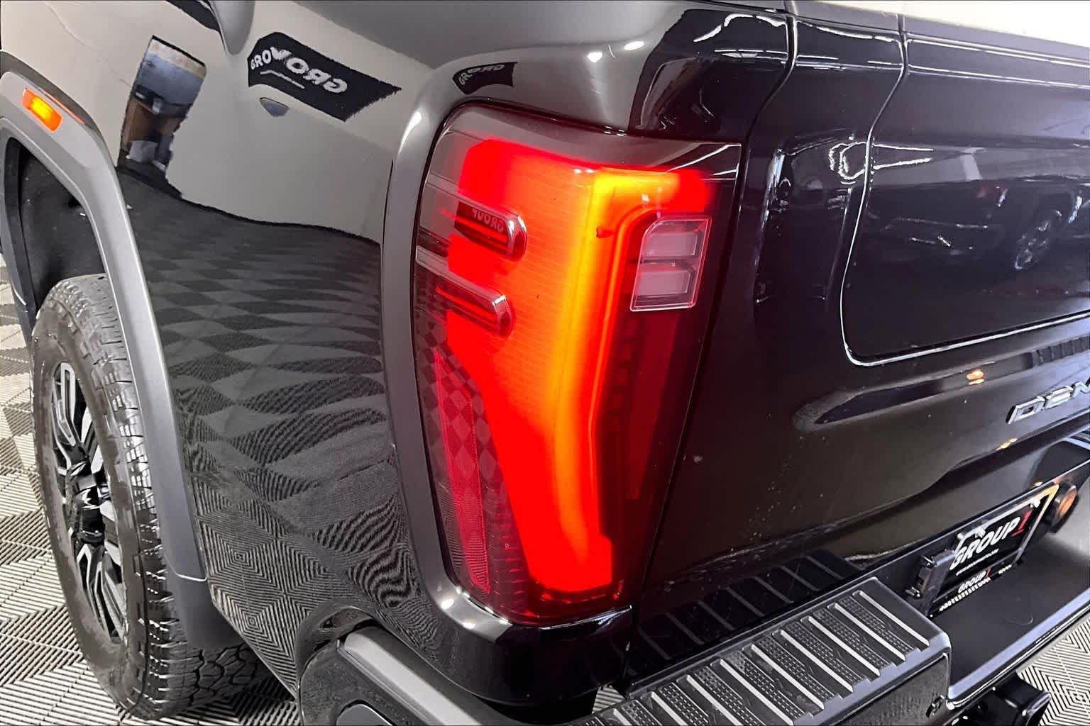 Used 2025 Onyx Black GMC Denali Ultimate image 27