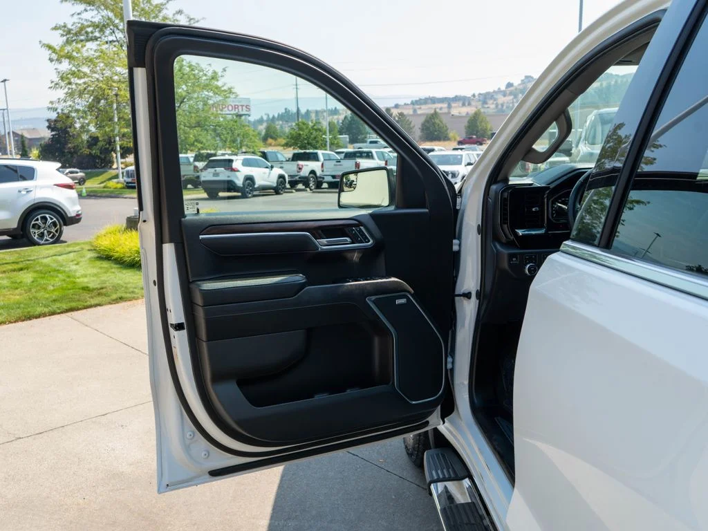2024 GMC Sierra 1500 SLT - Photo 18