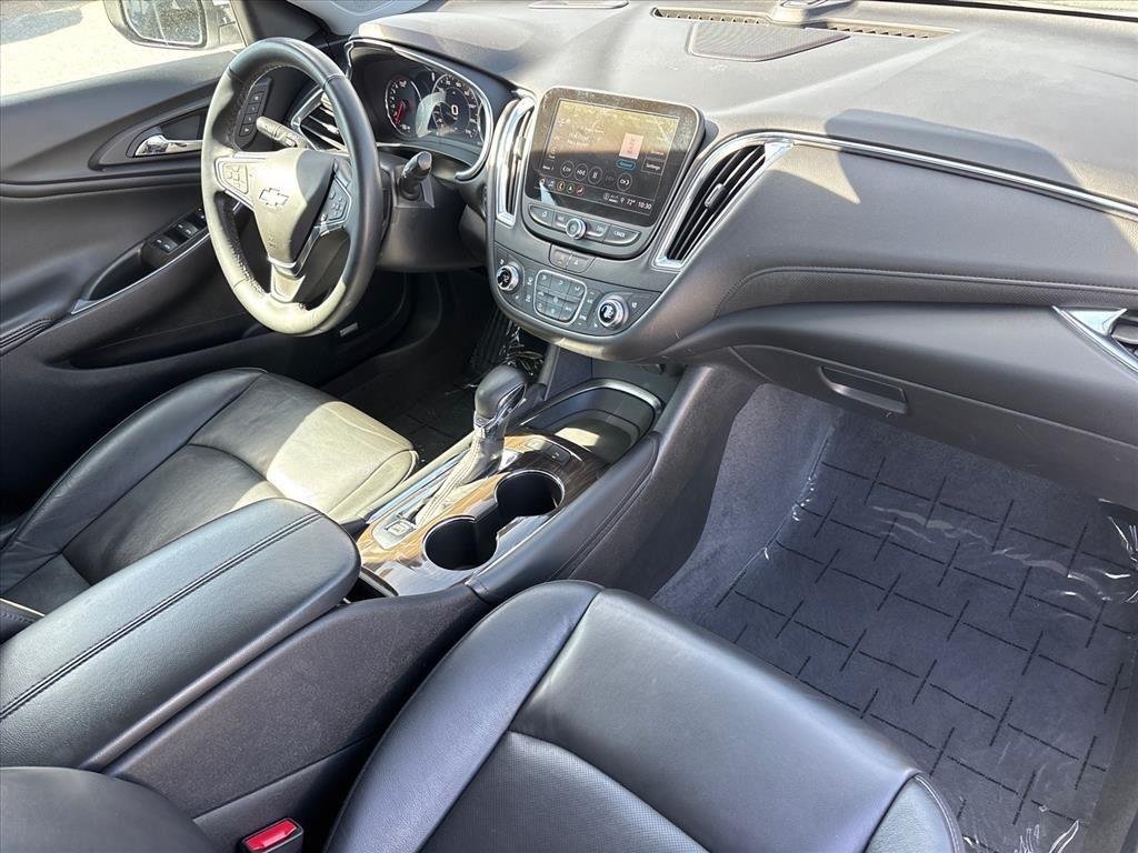 Used 2024 Summit White Chevrolet 2LT image 31
