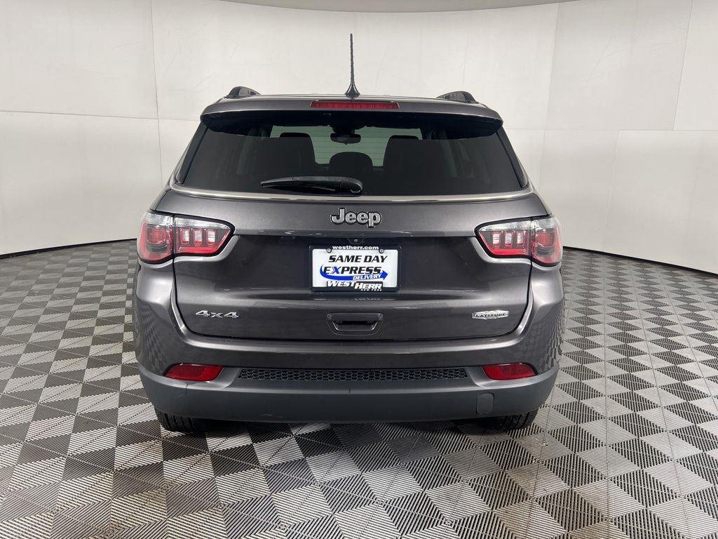 Used 2022 Granite Crystal Metallic Clear Jeep Latitude image 2