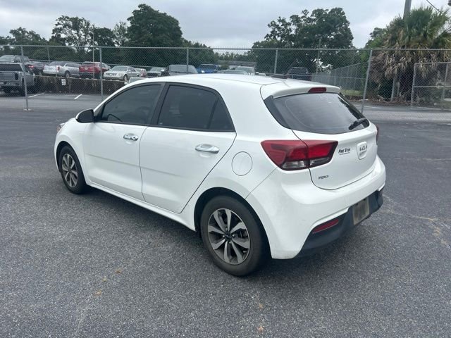 Used 2023 White Kia S image 3