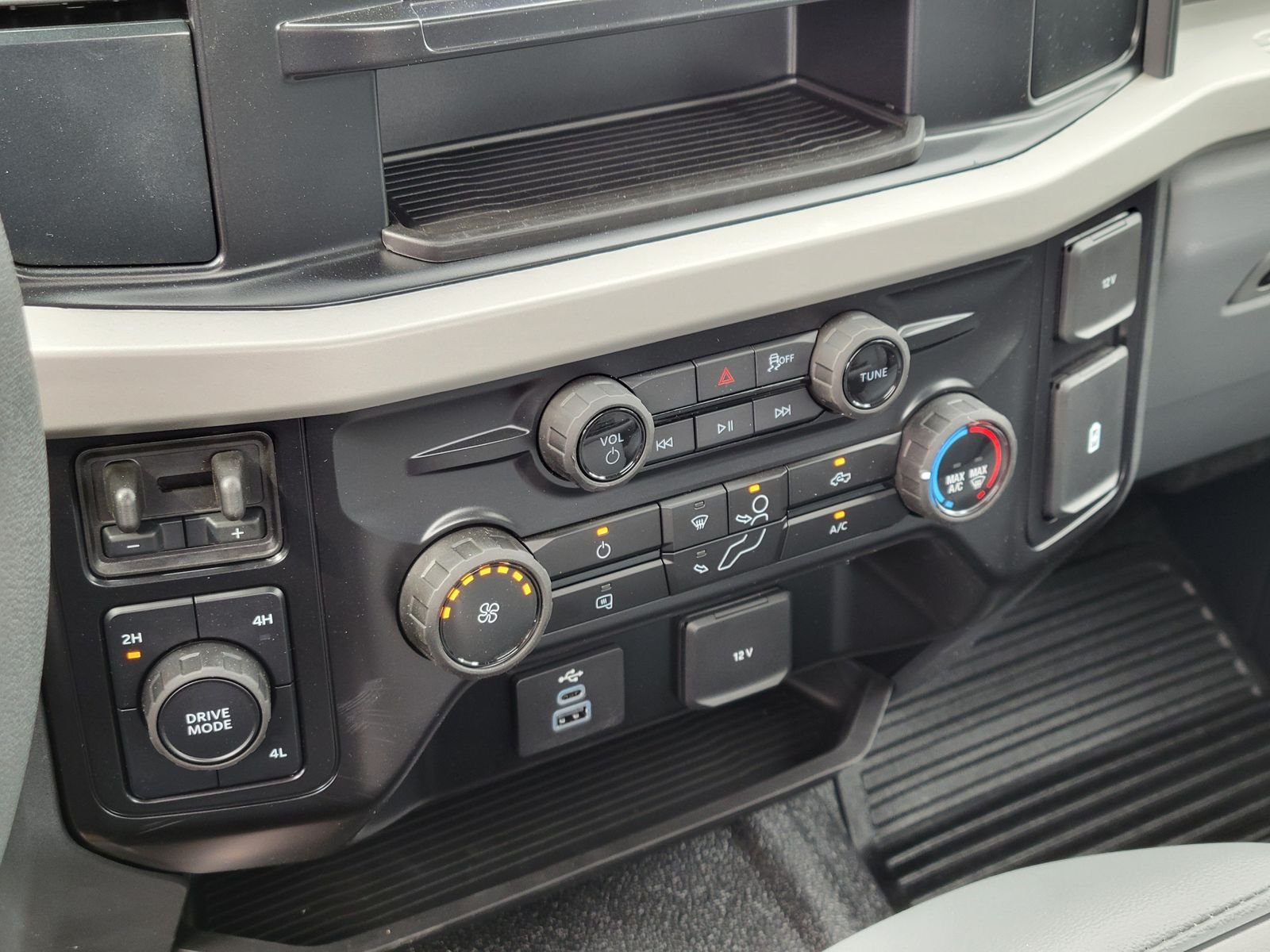 New 2026 Oxford White Ford F-450® XL image 50