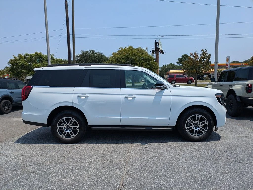 New 2026 Oxford White Ford Active image 3