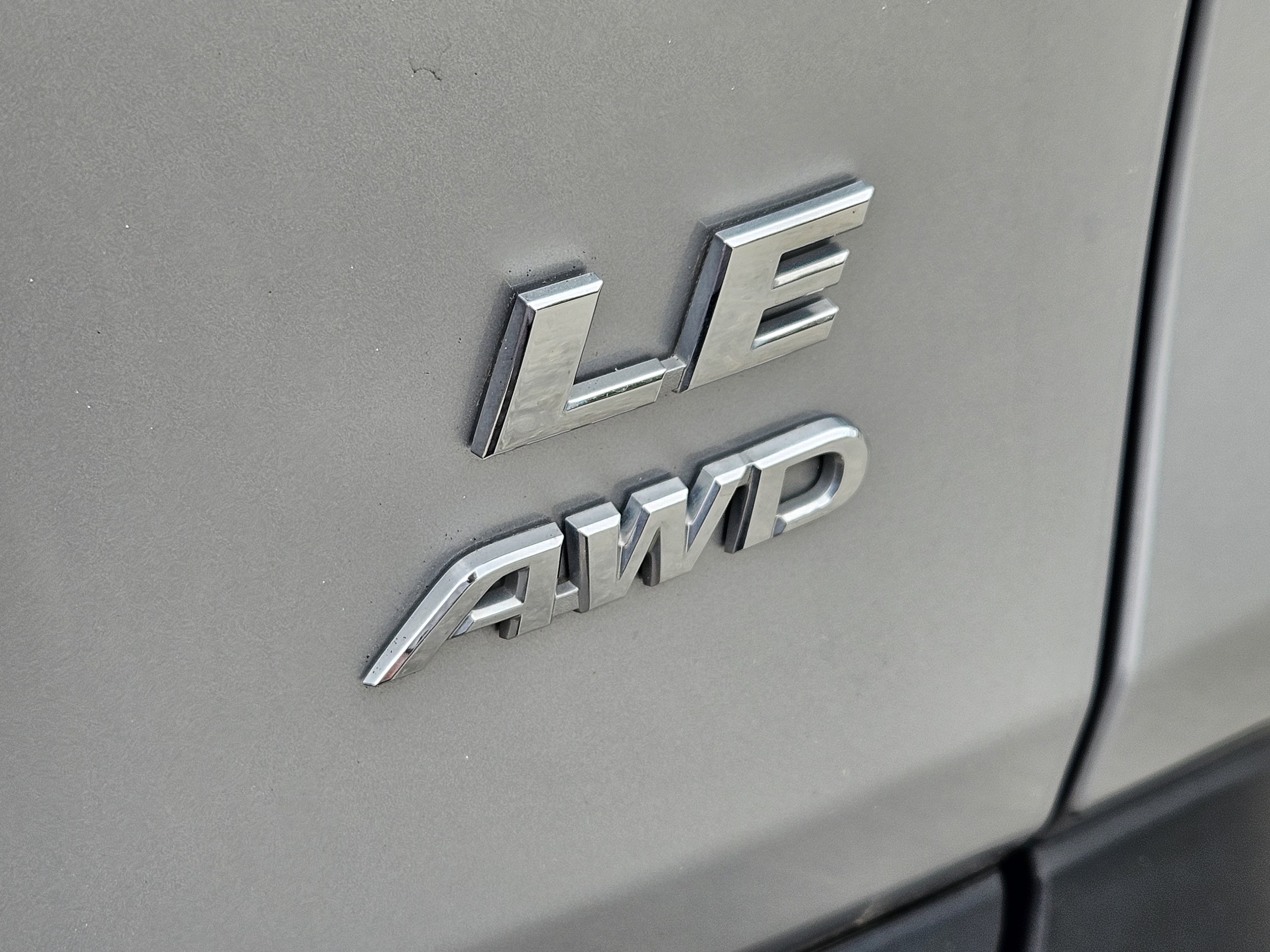 Used 2024  Toyota LE image 13