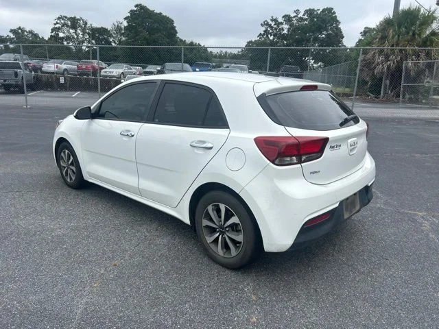 Used 2023 White Kia S image 3