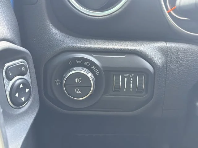 Used 2021 Blue Jeep Overland image 29