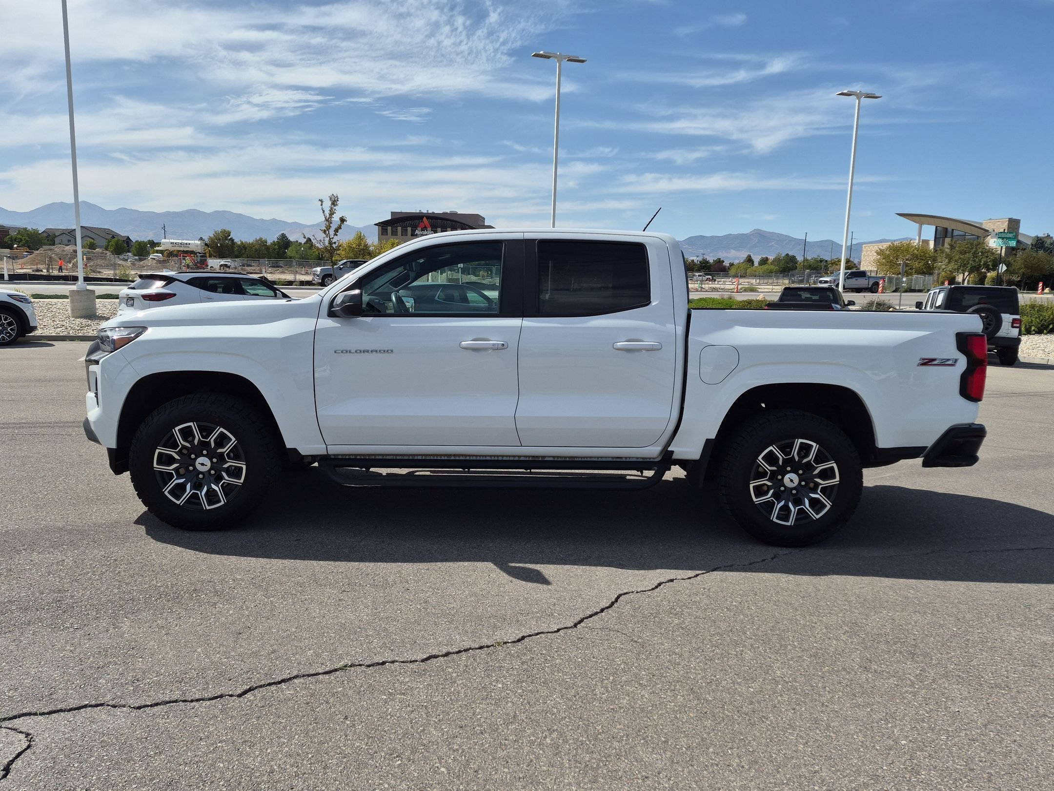 Used 2025 Summit White Chevrolet 4WD Z71 image 7