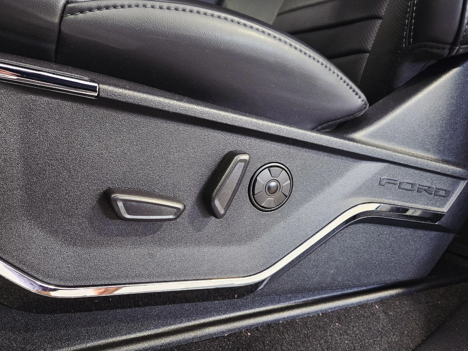 Used 2026 Agate Black Metallic Ford Platinum image 26