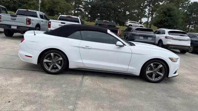 Used 2016 White Ford V6 image 8