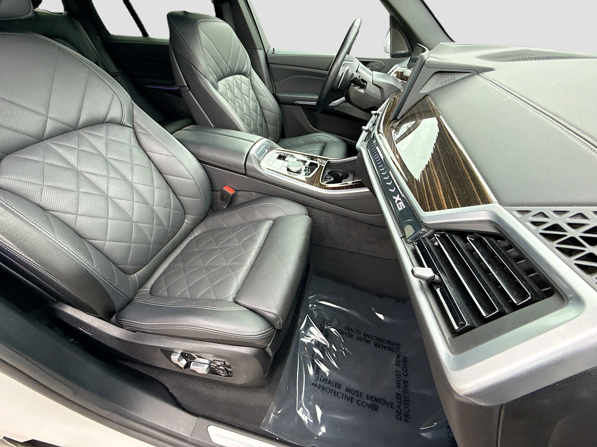 Used 2025 White Metallic BMW xDrive40i image 16