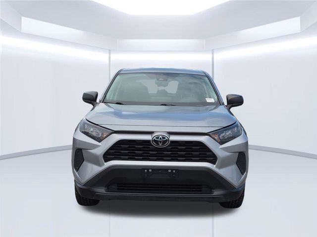 Used 2022 Silver Toyota LE image 10