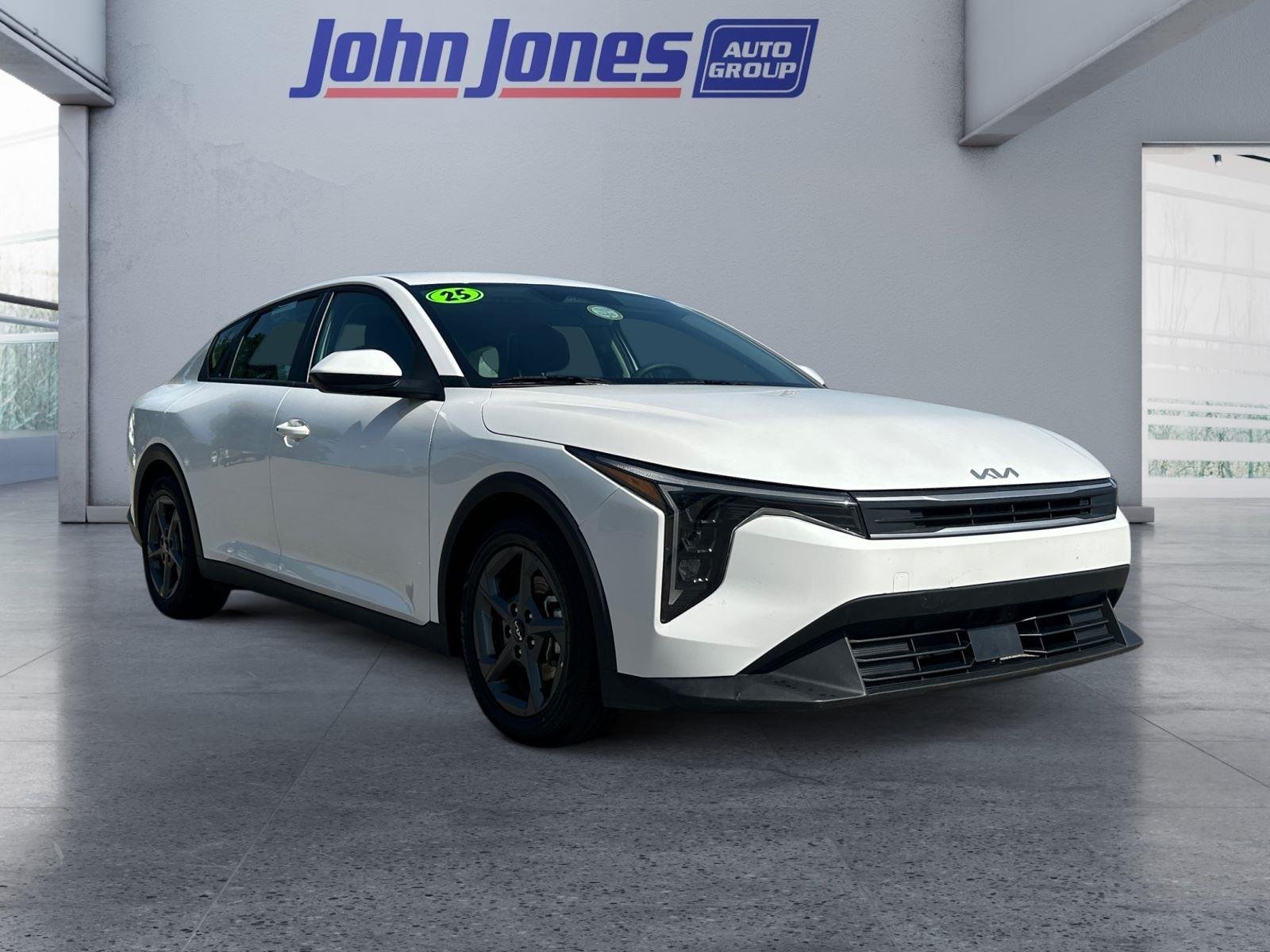Used 2025 Snow White Pearl Kia LXS image 7