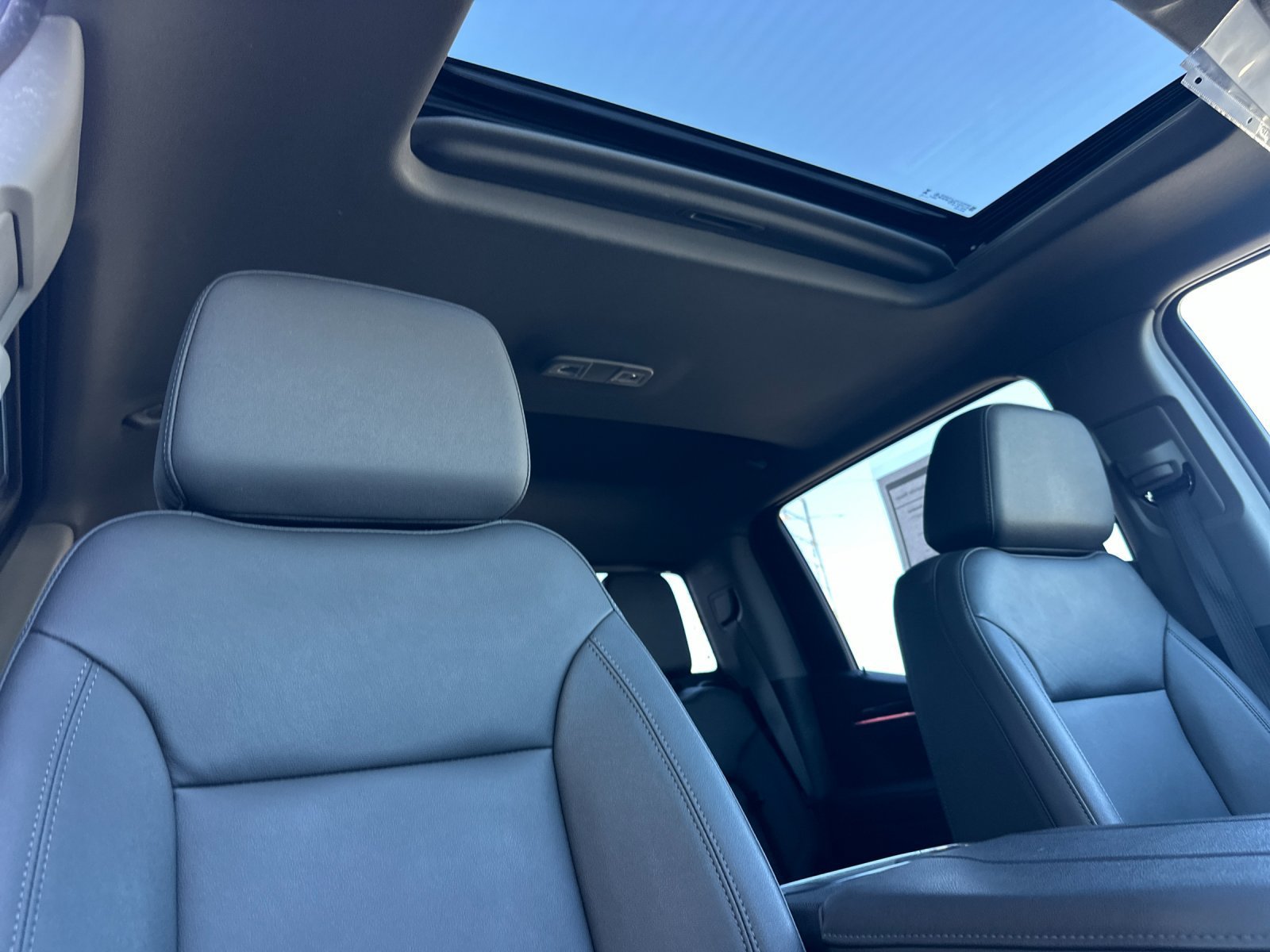 Used 2025 Summit White GMC Elevation image 16