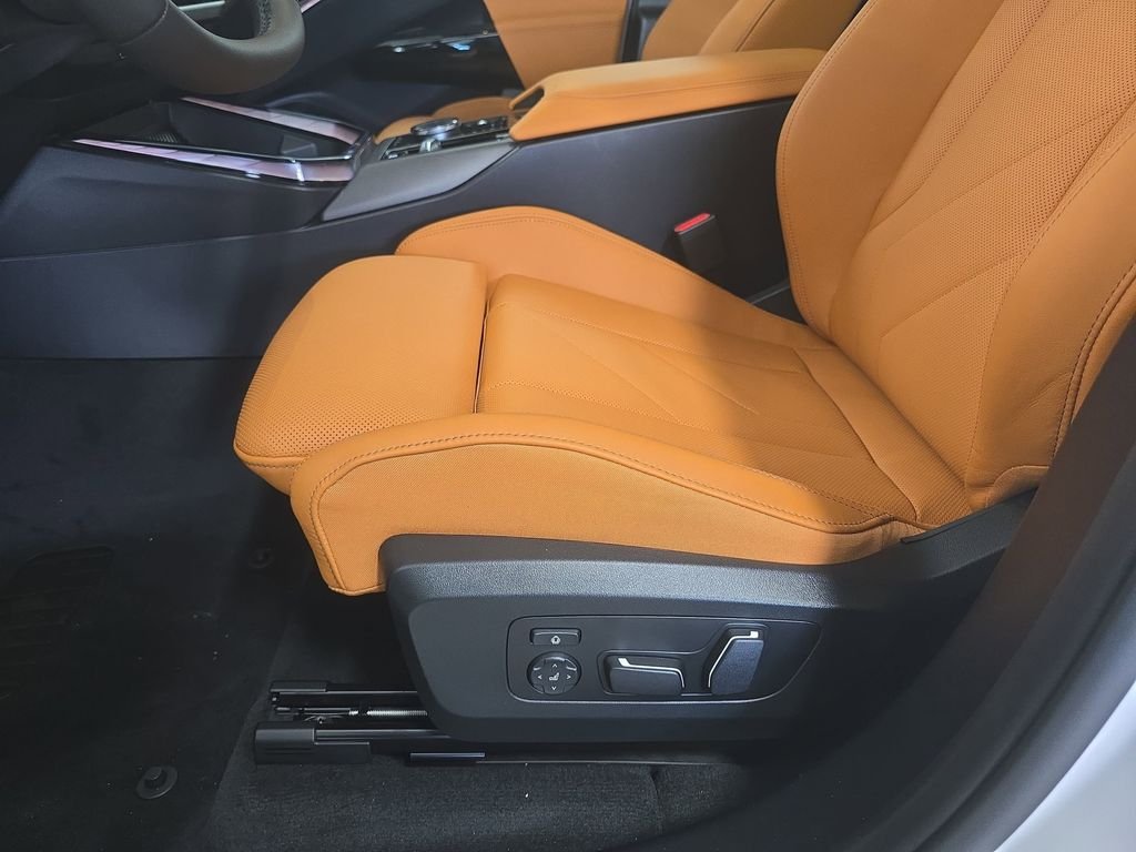 New 2026 Mineral White Metallic BMW 30 xDrive image 15