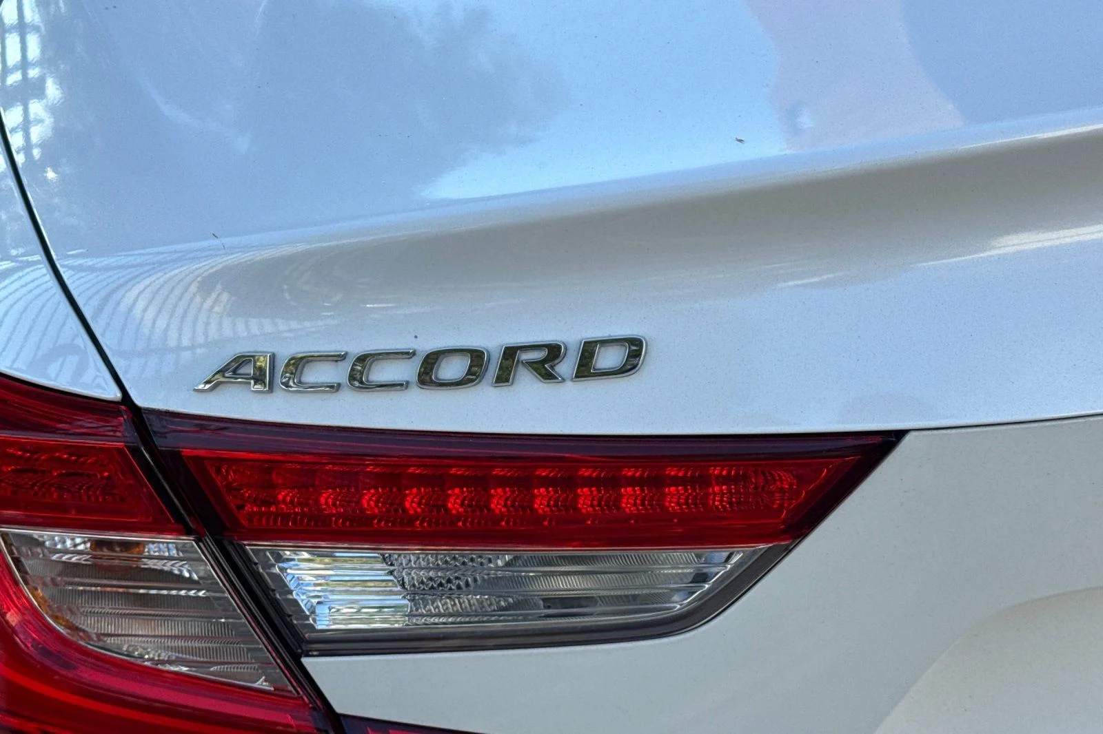Used 2018 White Honda LX image 6