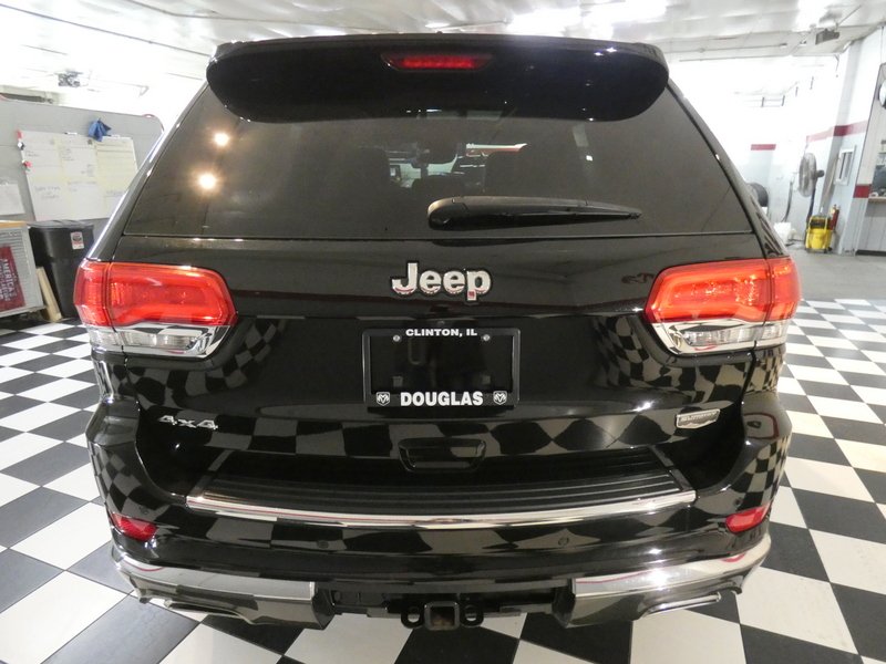 Used 2020 DIAMOND BLACK CRY Jeep 4d SUV 4WD Summit V6 image 5