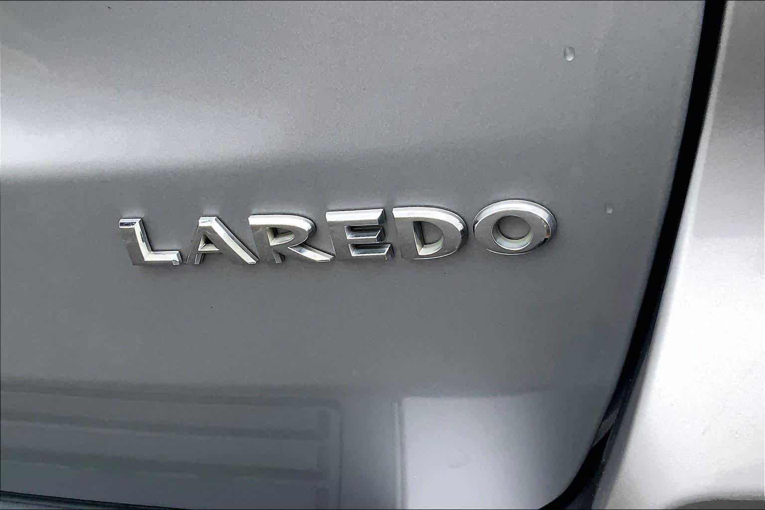 Used 2014 Billet Silver Metallic Clearcoat Jeep Laredo image 9