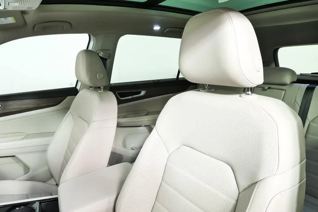 New 2026 Opal White Pearl Volkswagen 2.0T SEL image 5