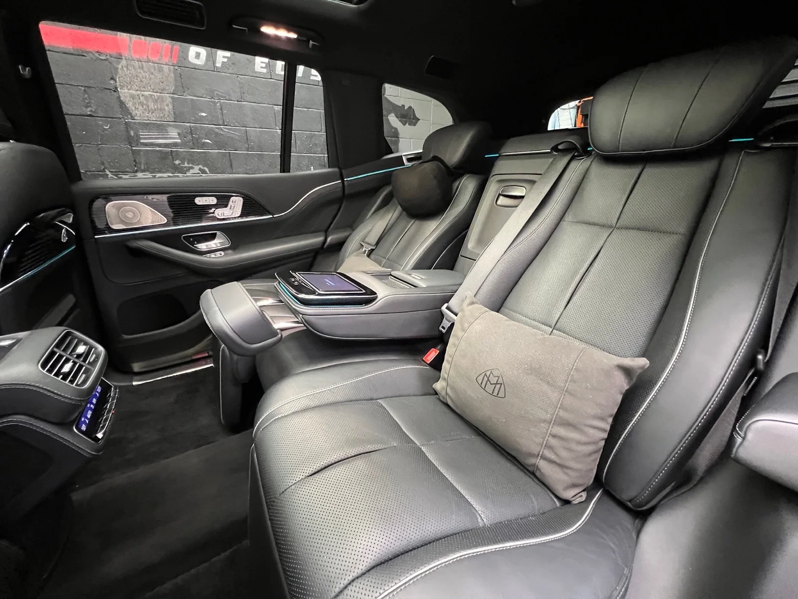 Used 2022 Cirrus Silver Metallic (922) Mercedes-Benz Mercedes-Maybach GLS 600 4MATIC® image 30