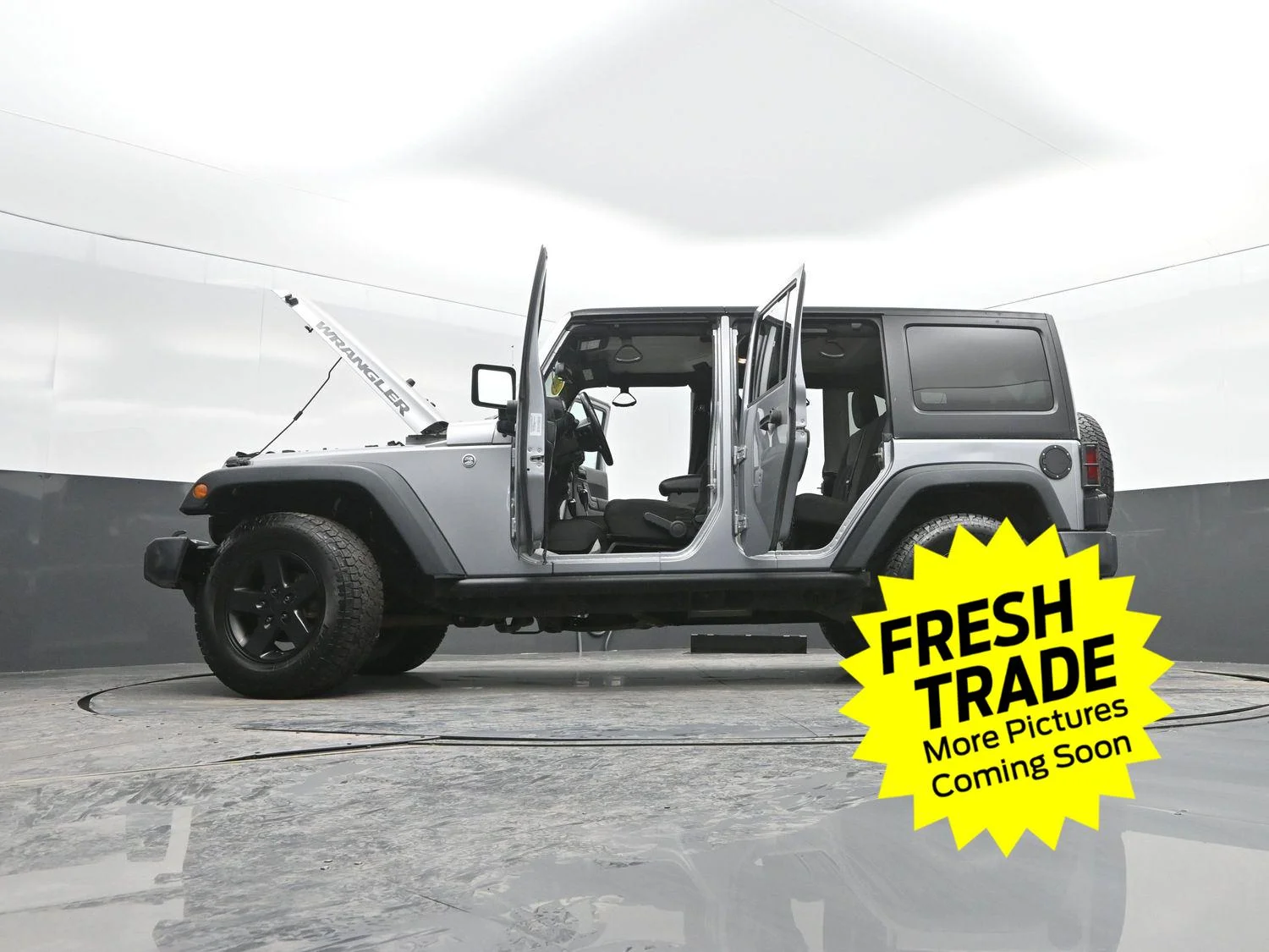 Used 2016 Billet Silver Metallic Clearcoat Jeep Black Bear image 44