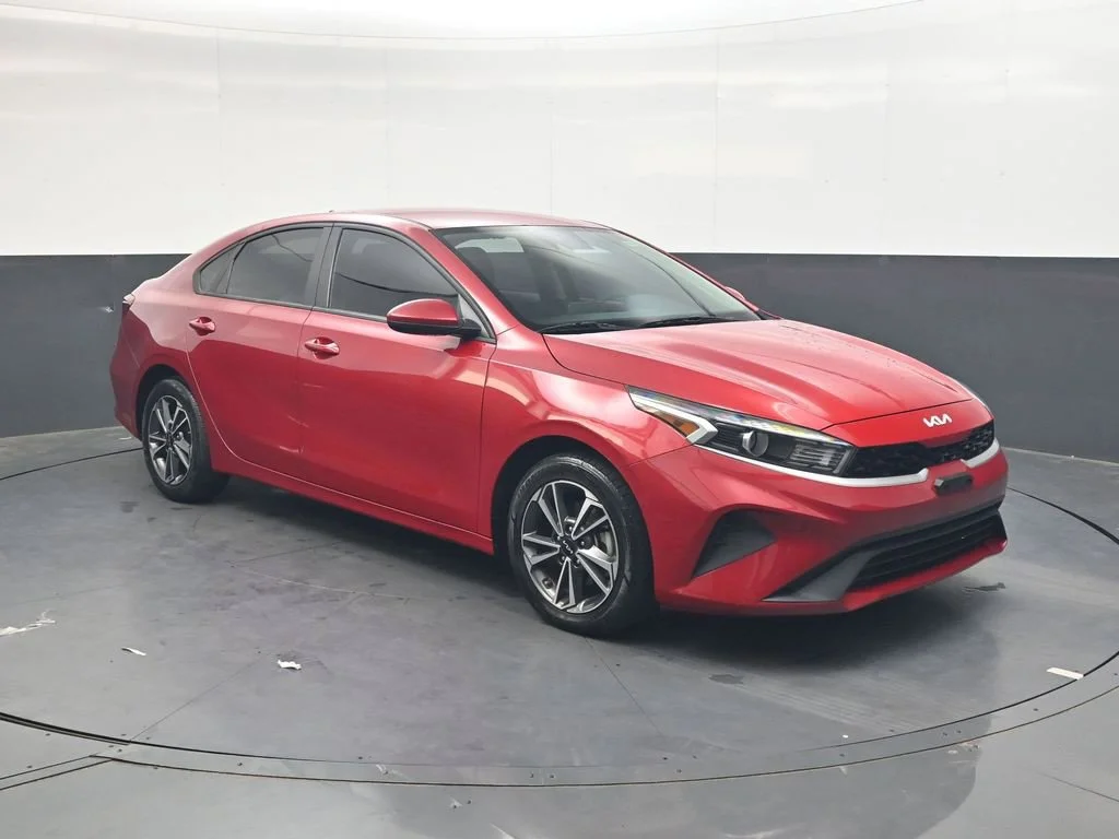 Used 2023 Red Kia LXS image 2