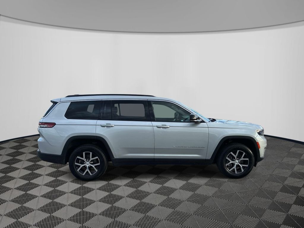Used 2024 Silver Jeep Limited image 8