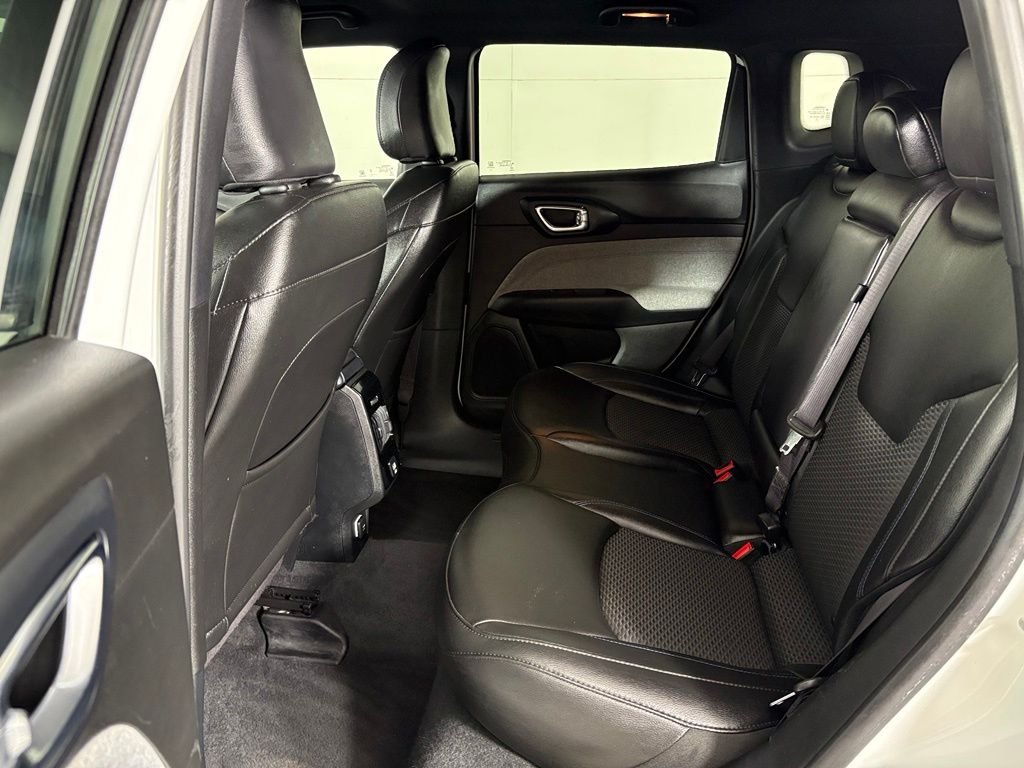 Used 2024 White Jeep Latitude image 35