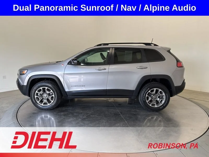 Used 2022 Silver Jeep Trailhawk image 4