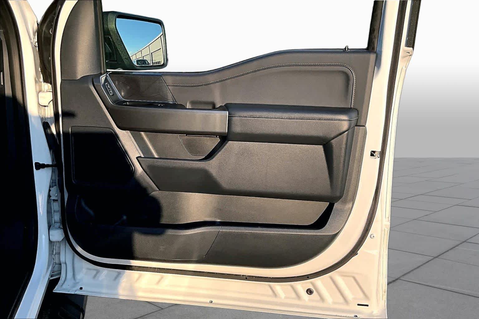 Used 2023 Oxford White Ford XLT image 23