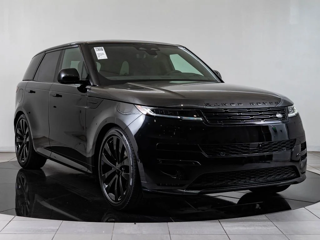 New 2026 Santorini Black Metallic Land Rover Dynamic SE image 12