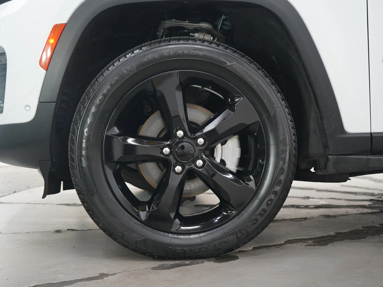 Used 2024 Bright White Clearcoat Jeep Limited image 31