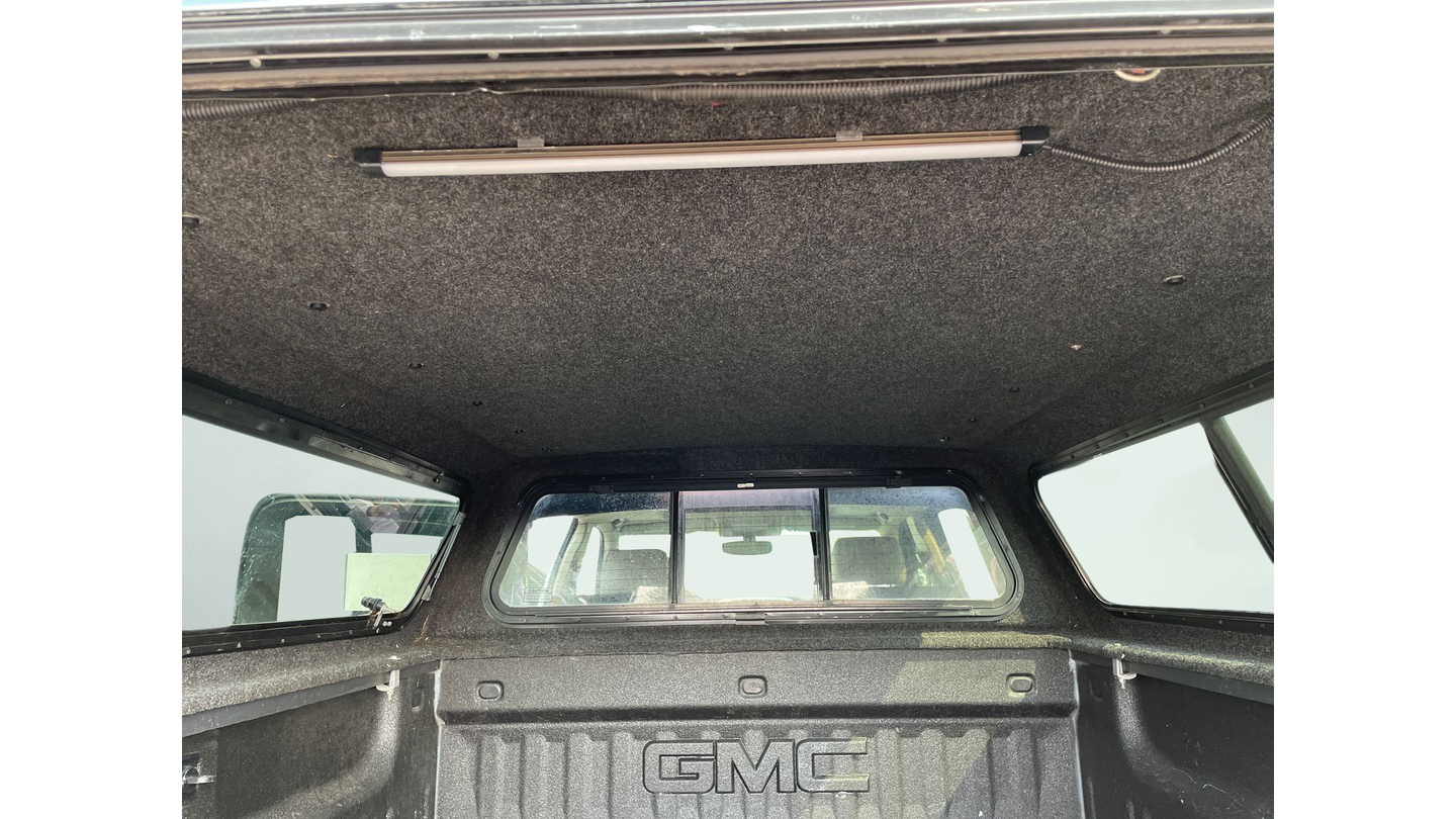 Used 2017 White GMC SLT image 17