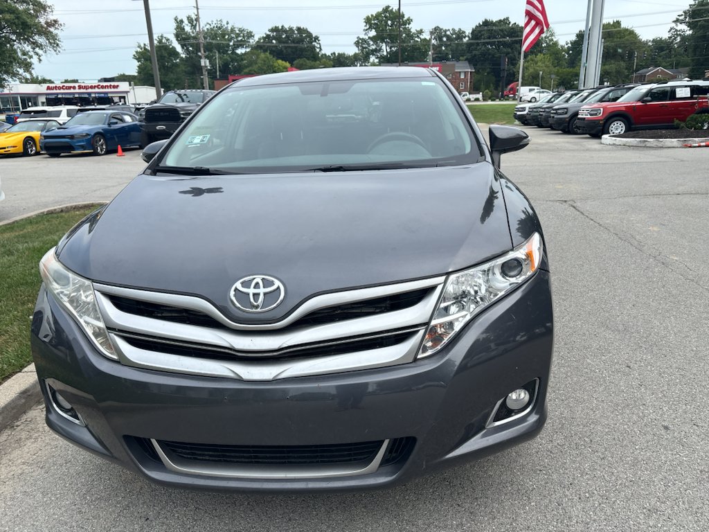Used 2013 Magnetic Gray Pearl Toyota XLE image 3