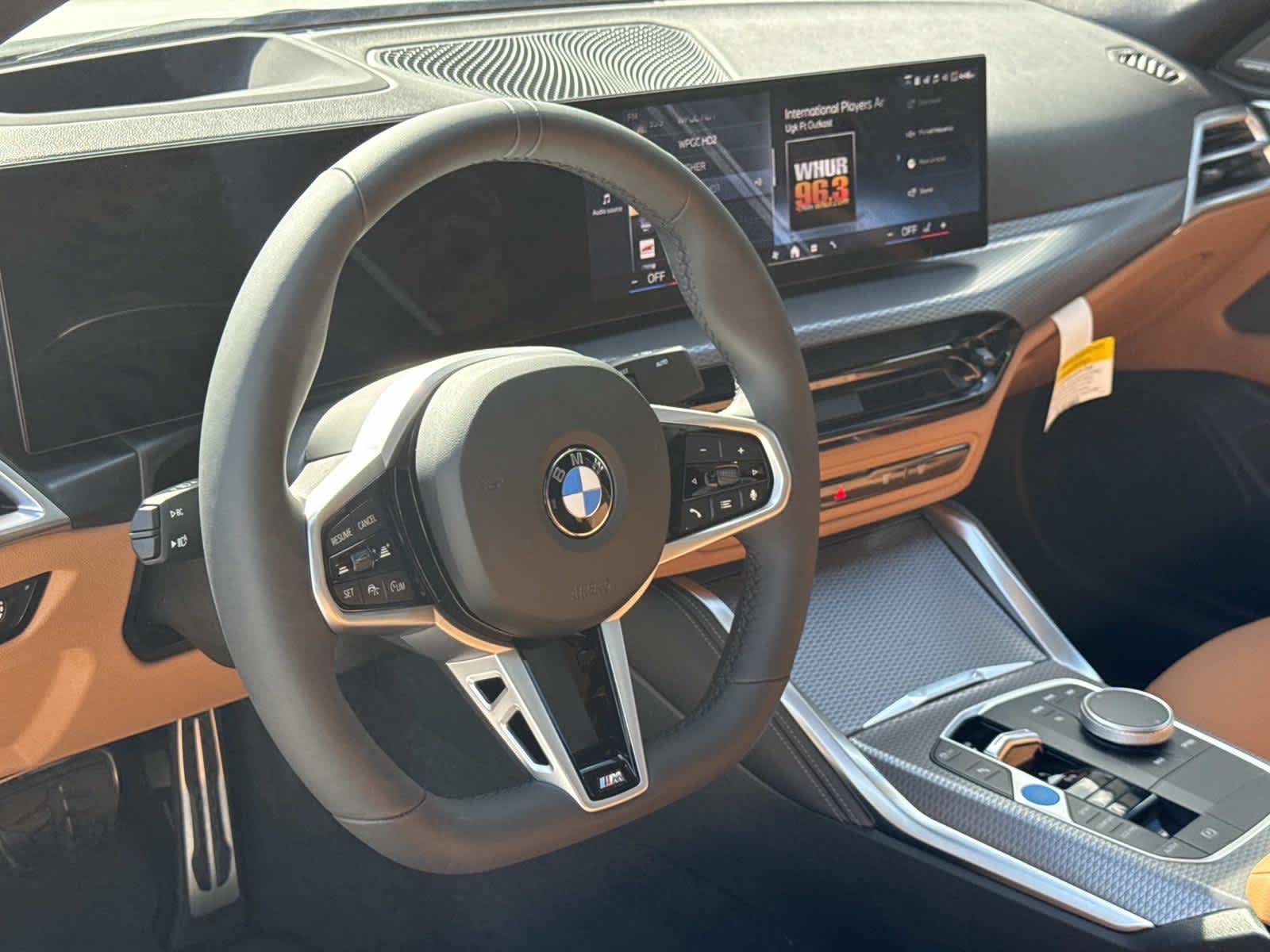 New 2026 Mineral White Metallic BMW xDrive40 image 2