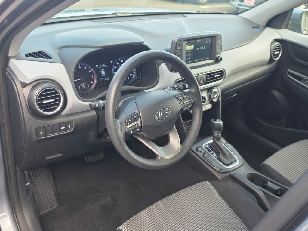 Used 2020 Sonic Silver Hyundai SE image 30